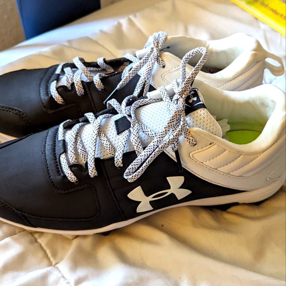 Men's Underarmour Baseball Cleats *Never Worn* Sz 11